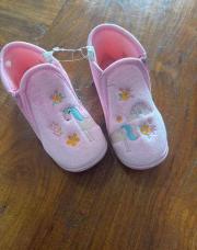 Chaussons neufs 27 licorne 