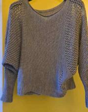 Pull gris troué TU 