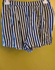 Short ligné blanc et noir HM 42 