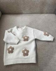 Pull blanc à fleur beige 