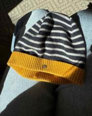 Bonnet jacadi rayé noir et blanc et jaune 