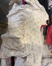 Blouse beige avec cerise 