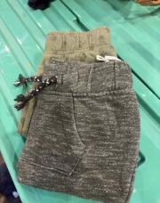 Lot 2 joggings kaki 6 mois
