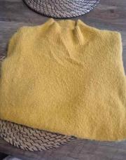 Pull en laine couleur jaune moutarde bisous project 