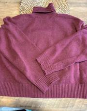 Pull bordeau col roulé taille S