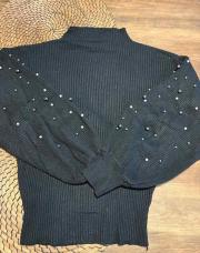 Pull noir avec boules manches taille S