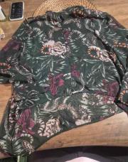 Chemisier h&m taille 36 a motif insecte 
