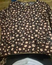 Blousse taille 38 bordeau a fleur rose 