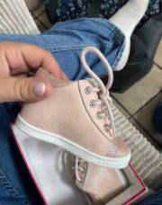 Chaussure de marche rose p.19