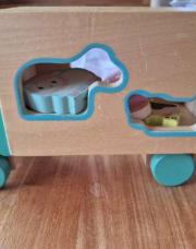 Camion en bois avec animaux