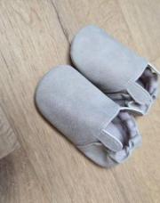 Petits Chaussons beige 9/12m