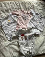 Lot 4 pyjamas 0-1M