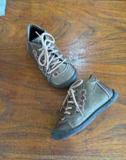 Chaussures 21 aster vernies beige 