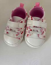 Chaussures cerises neuves