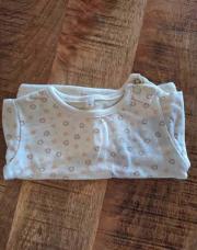 Pull crème fleurs 1 mois