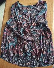 Chemisier noir a fleurs taille 50 