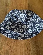 Bonnet bleu à fleurs 4/6 ans 