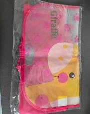Bavoir rose neuf 