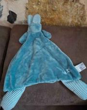Doudou lapin bleu
