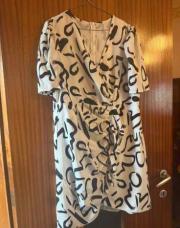 Robe blanche et noir 