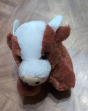Jolie petite vache (brune et blanche)