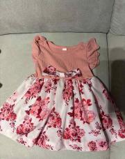 Robe rose à fleurs