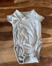 Body H&M kaki 3 mois 