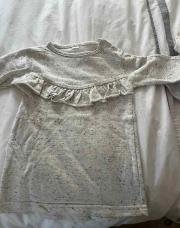 robe beige petit volant, manches longues /T 86