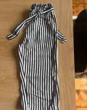 Pantalon a ligne 3 ans ligne noire et blanc.