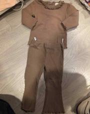 Ensemble brun