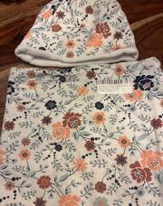 Ensemble bonnet et cache cou blanc fleuri 