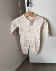 Combinaison beige 68 cm