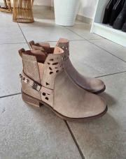 Boots rose 