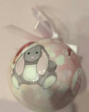 Mon 1er Noël Boule rose avec lapin et son bonnet de Noël 