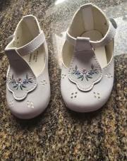 Chaussures blanches fleuries T2 