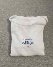 Body blanc courtes manches  9 mois (Kiabi)