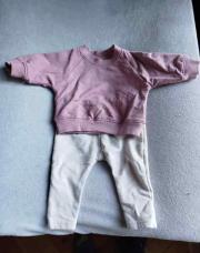 Tenue Zeeman 0mois pull rose pantalon blanc cassé 