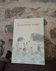 Livre La pomme rouge