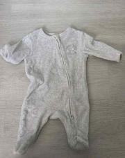 Combi pyjama grise taille 1mois 