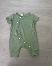 Combi verte taille 0/1mois 