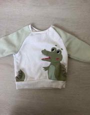 Pull blanc crocodile taille 68 