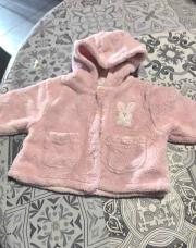 Gillet rose bouton en coeur 56cm