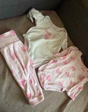 Ensemble 2 body 1 pantalon guess 3/6 mois 