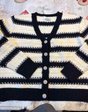 Gilet noir et blanc taille unique gros bouton 