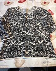 Pull taille m noir fleur 