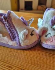 Pantoufle licorne 20 