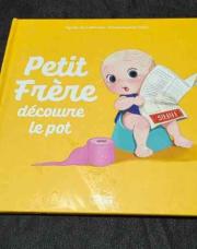 Livre (petit frère découvre le pot)