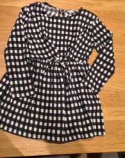N. Robe Kiabi ML noir/blanc T.4ans