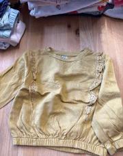 Pull vert/jaune avec dentelle 